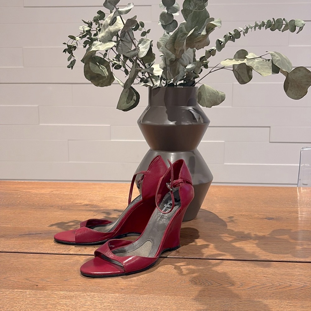 7B Falchi by Carlos Falchi Red Leather Wedge Sandals